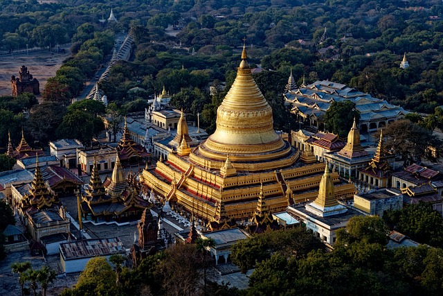 shwezigon-pagoda-6515356_640